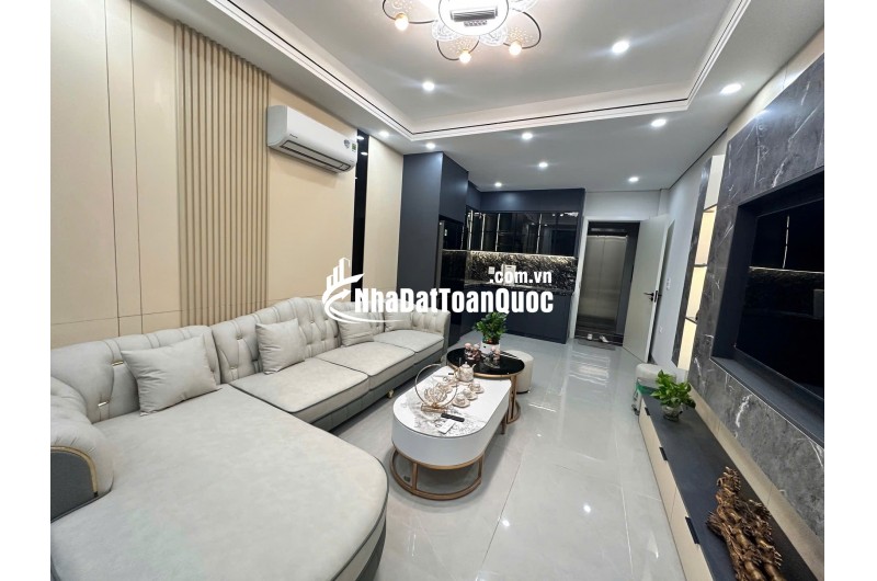 Bán nhà Cổ Linh, Long Biên. Thang máy 45m2 x 6T. Ô tô đỗ cửa. Dưới 11.2 tỷ